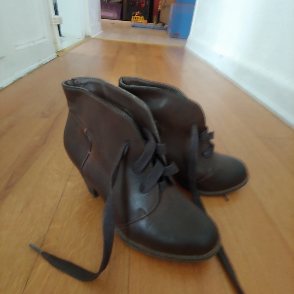 Cute booties - Picture 3 of 5